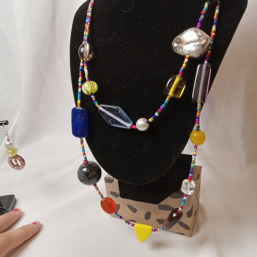 Hand Crafted Multicolor Beaded Necklace Set - Picture 8 of 15